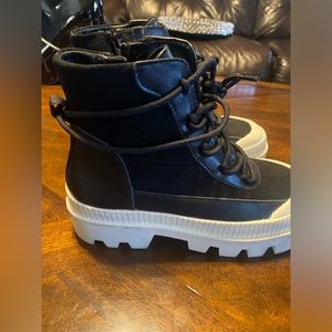 MSRP 200$ Gianni Bini Womens 6.5 M Ankle Booties Black Leather Platform Heels